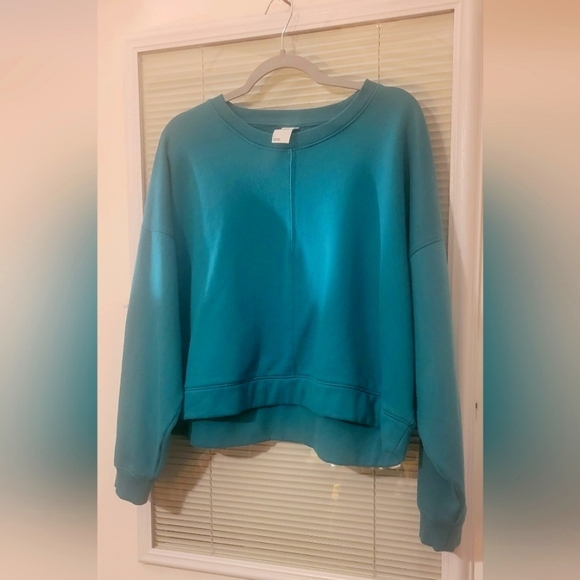 Trendy Women's Large Cropped ALL IN MOTION Over Sized Teal Sweatshirt. 🩵✨️ - Picture 3 of 12